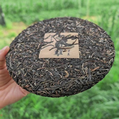 老班章普洱茶2015年布朗山古树生茶老普洱饼茶厂家直销 中期老茶